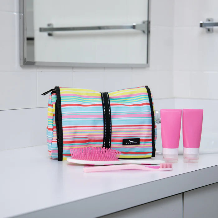 SCOUT Beauty Burrito Hanging Toiletry Bag